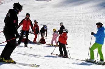 Natale, per sci e snowboard alto tasso infortuni, ‘allenare muscoli e cuore’