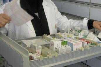 Addio alla ‘fustella’ dei farmaci, ma transizione fino a febbraio 2027